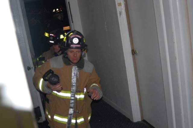 Training at Weekapaug Inn 1/09/08

Probationary FF John Burnap advances a hoseline